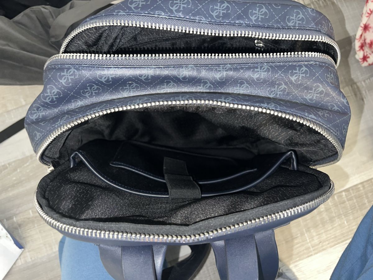 Guess Zaini: GUESS Rucksack Dunkelblau – Usato da Uster venduto da sar_h8ff 3