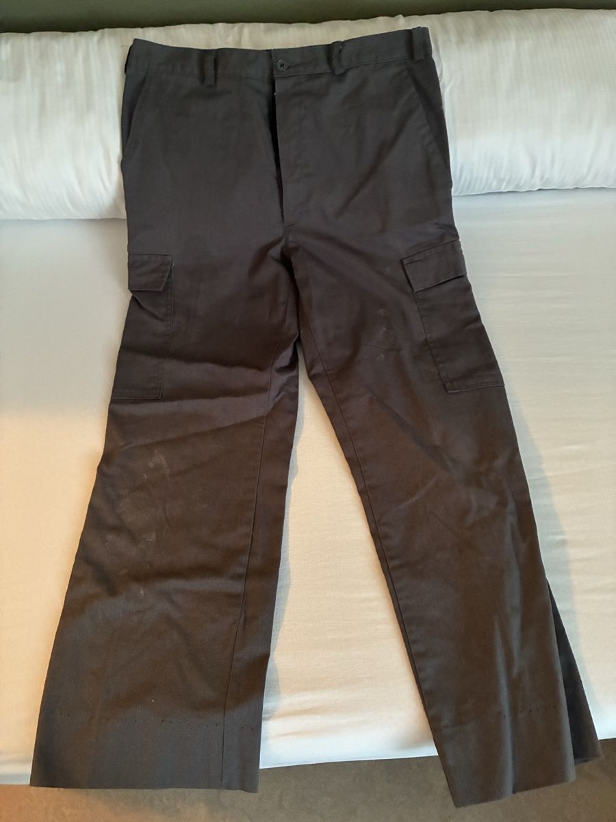 Pantaloni: graue Arbeitshose – Usato da Zürich venduto da Sergio.BR