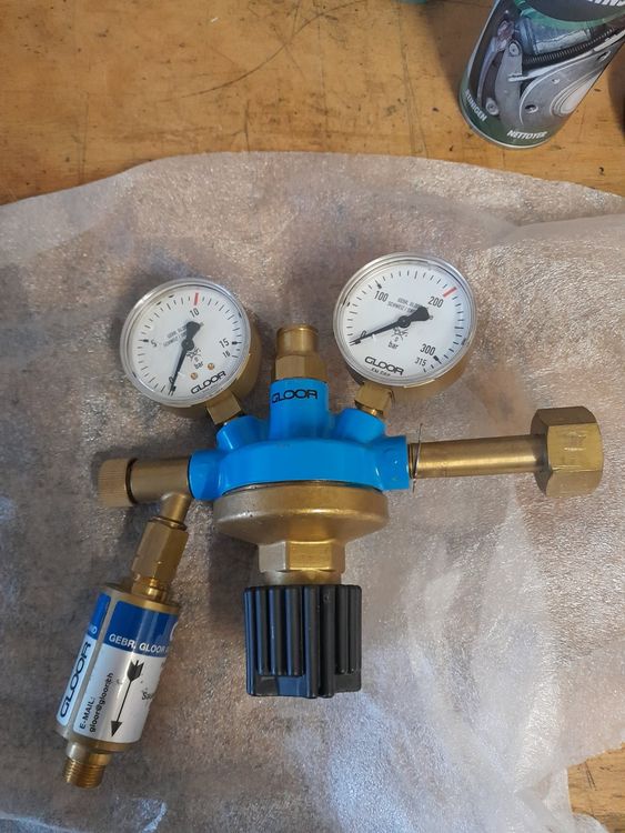 2 Stück Silikon-Druckschutzabdeckungen - Für Acetylen & Argon Druckregler