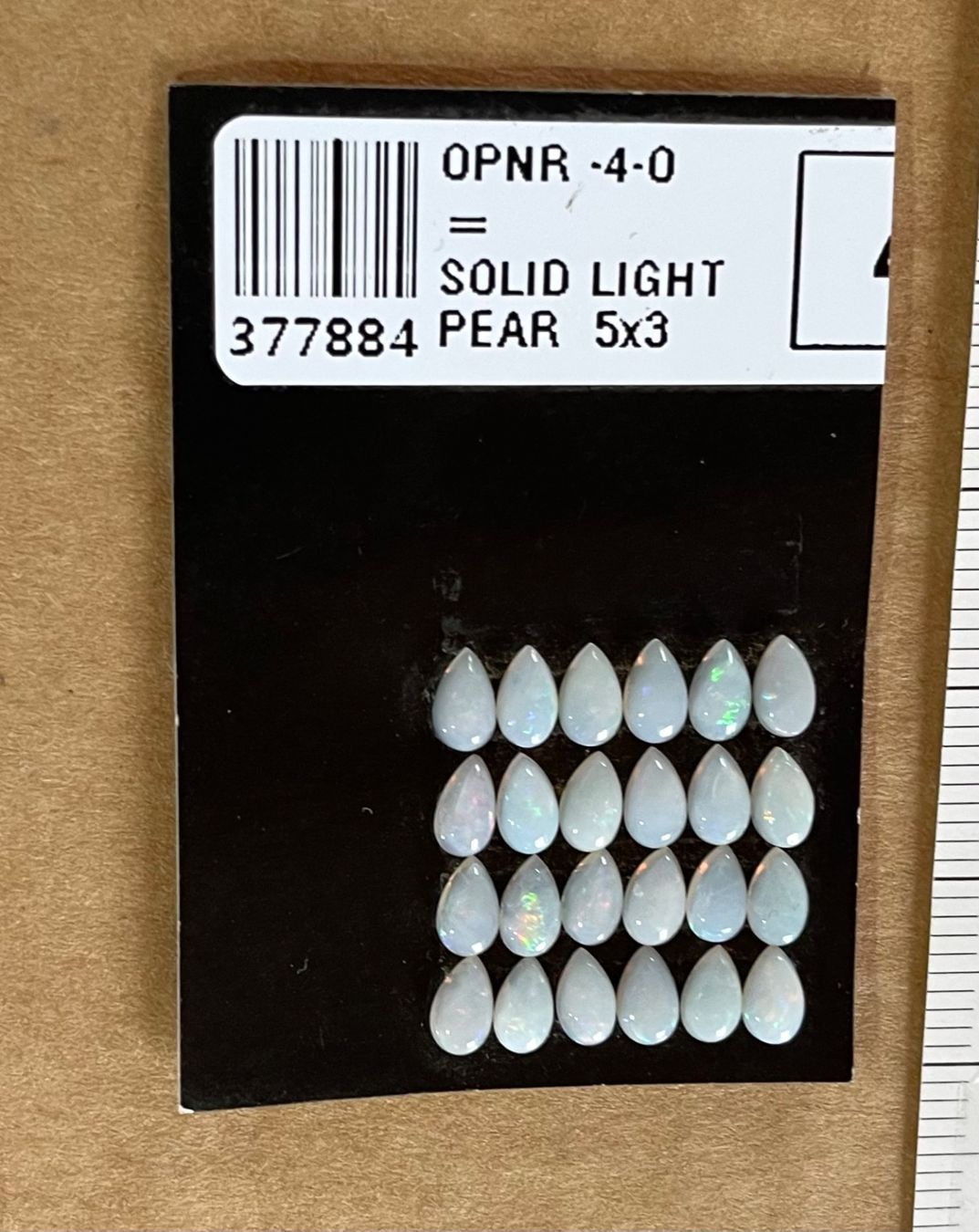 Fossili: 24 Stk  Cabochons Opal  echt winzig neu   SET – Nuovo e nell'imballaggio originale da Leuggern venduto da gemshow 1