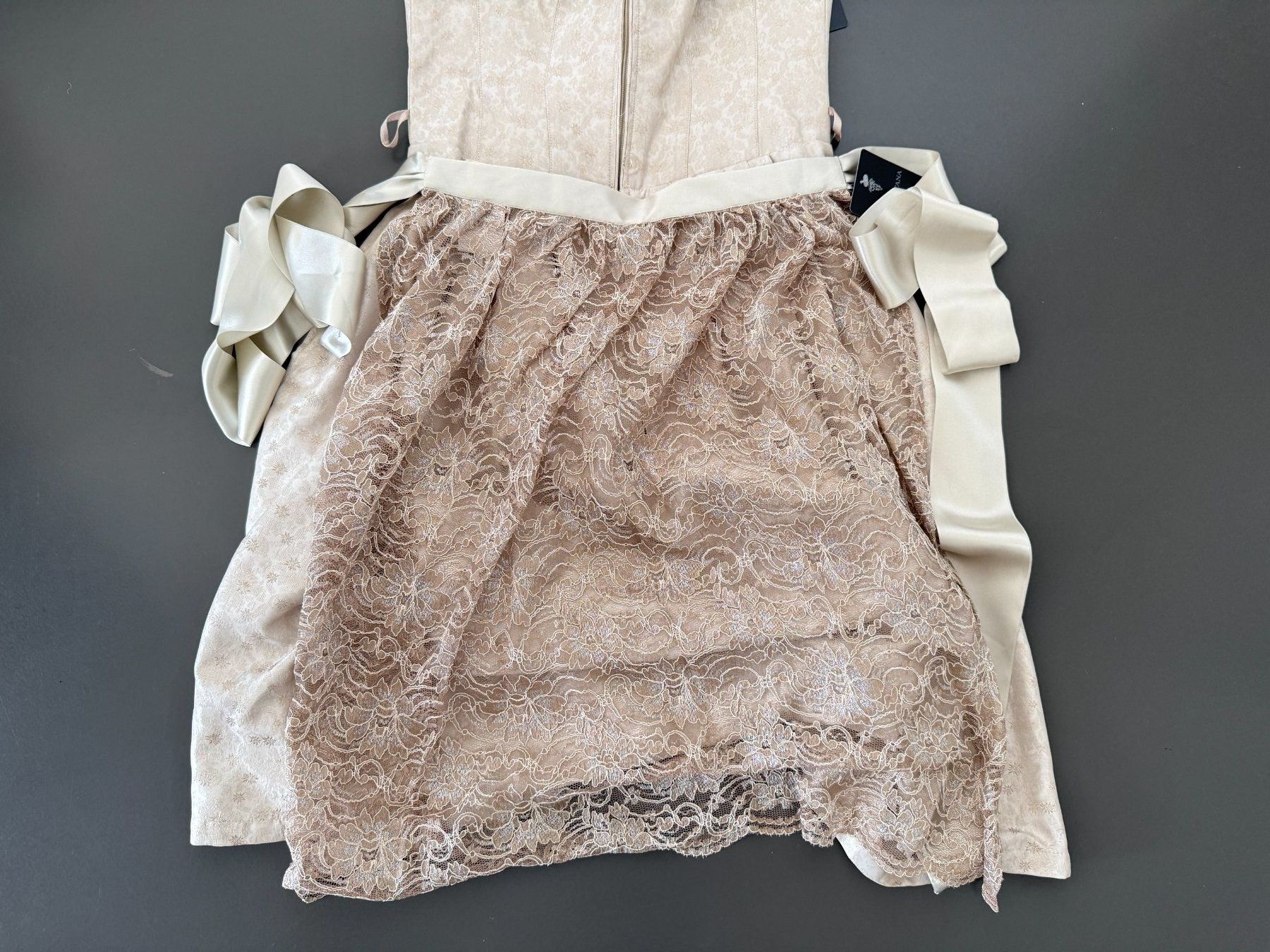 Costumi: Top-Dirndl inkl. Schürze & Bluse | beige | Gr. 38 – Nuovo e nell'imballaggio originale da Zürich venduto da chrirana 2