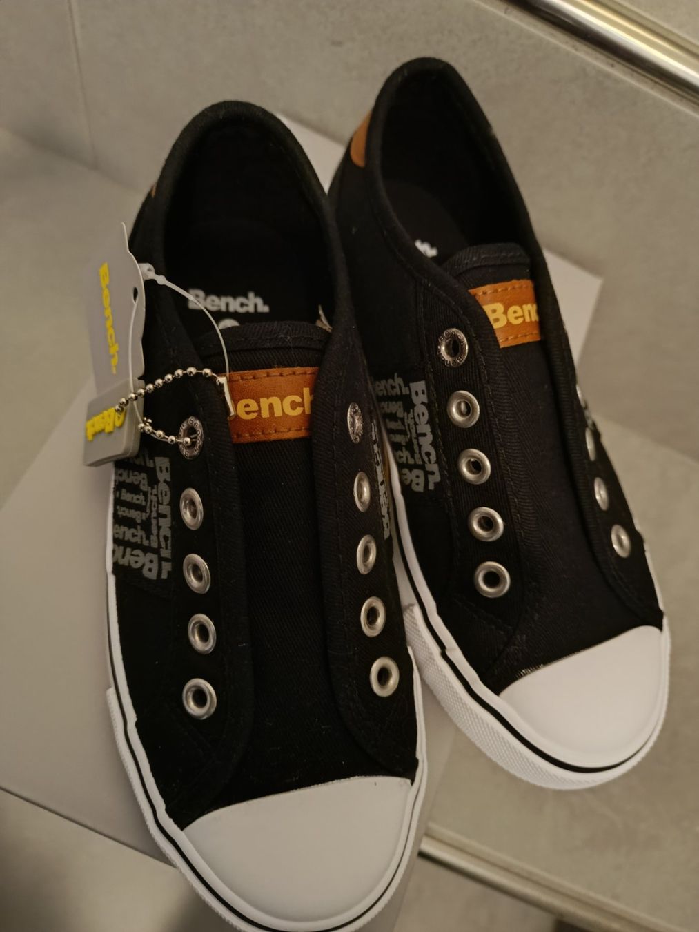 Scarpe per ragazzi: Neue Bench Schuhe Grösse 32 – Nuovo e nell'imballaggio originale da Wohlen AG venduto da Fabe3 1