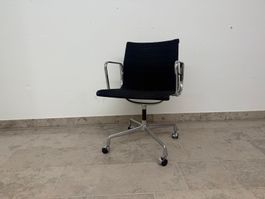 Original Vitra Eames Designer Bürostuhl in schwarzem Hopsak