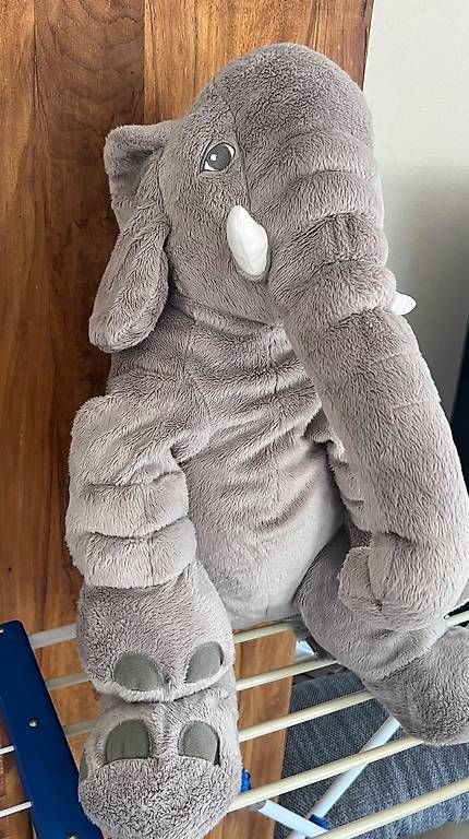 Jouets: Kuscheltier Elefant von IKEA, top Zustand – D'occasion à Mels par Ralf-dp8t