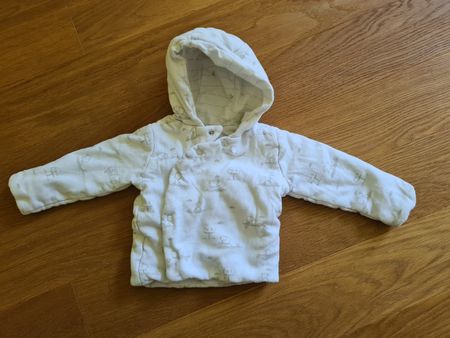 Baby Jacke Mothercare weiss mit Kapuze Grösse 6-9 Monate