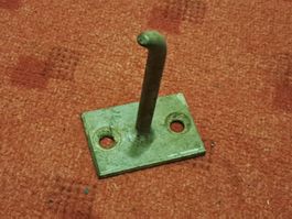 Hacken für Kehlkopfmikrofon in Bunker
