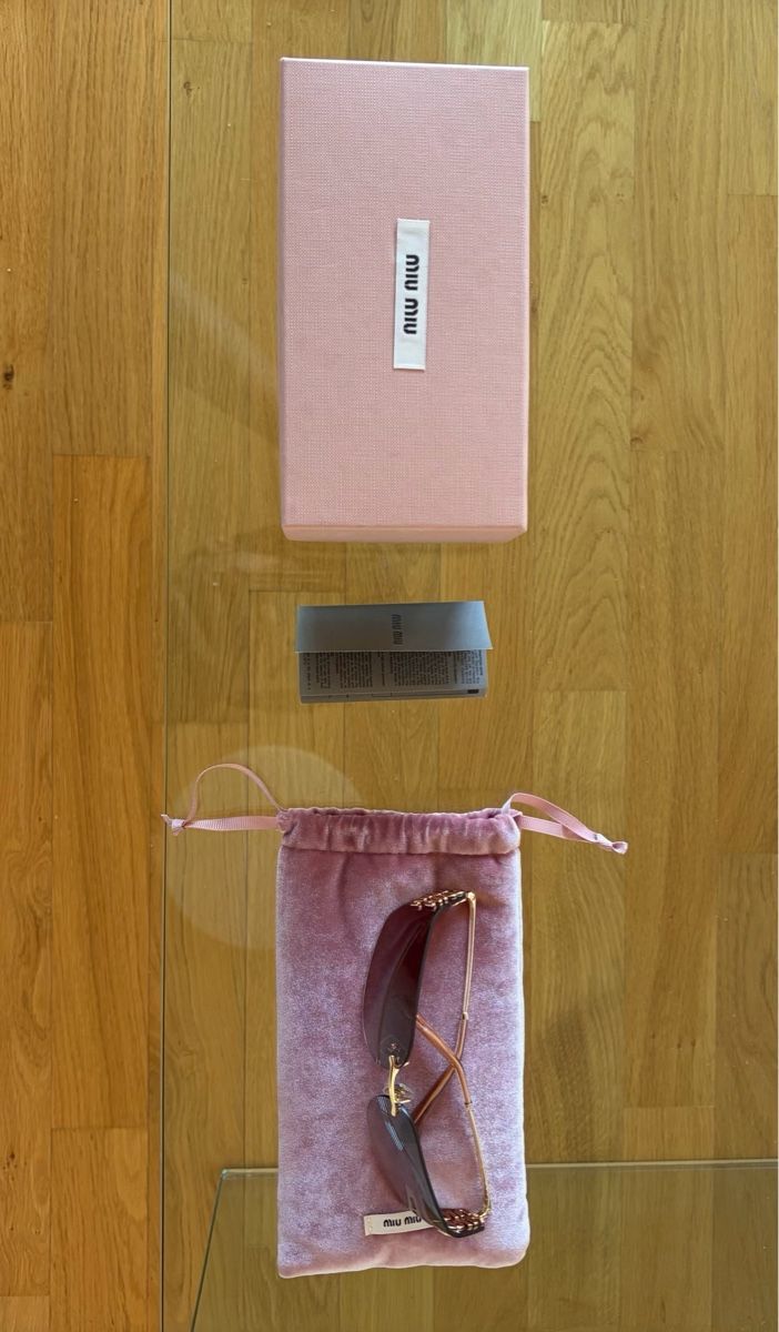 Miu Miu Occhiali & Lenti: miumiu sunglasses – Nuovo (secondo la descrizione) da Oberglatt ZH venduto da fashionista7