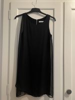 Kurzes schwarzes Kleid, S