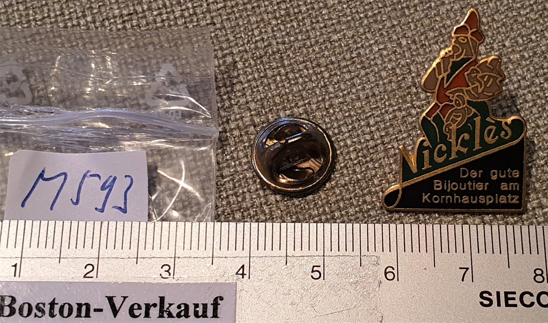 Placchette & Badge: M593 - Pin Nickles / Der gute Bijoutier am Kornhausplatz – Usato da Reinach BL venduto da Boston-Verkauf 1