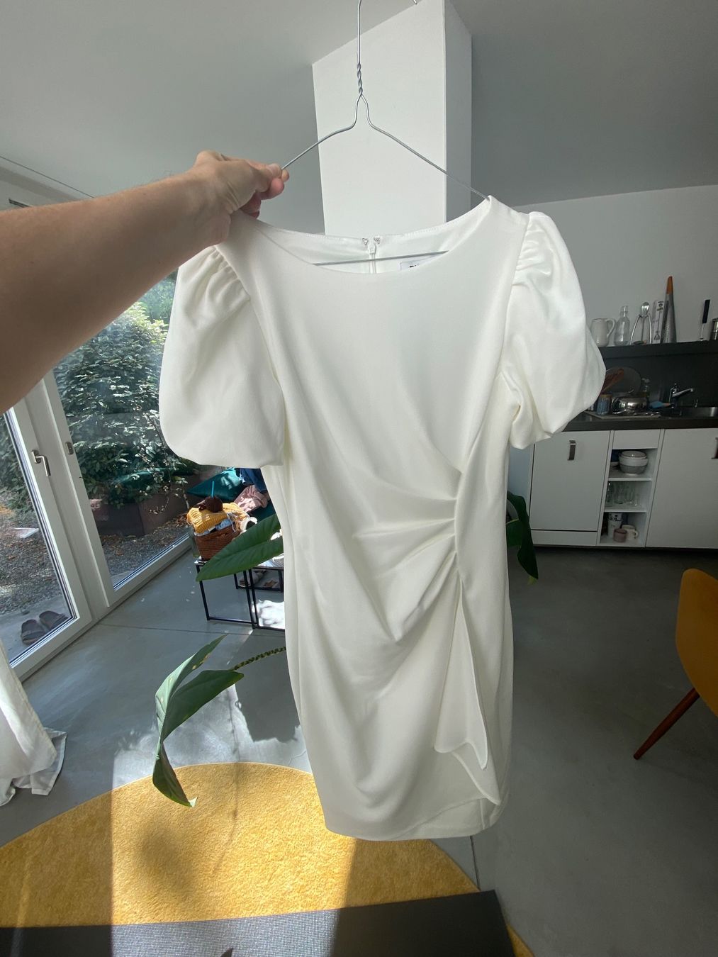 DKNY Vestiti: WEISSES PUFFÄRMEL-KLEID – Nuovo e nell'imballaggio originale da Zürich venduto da isabel137 1