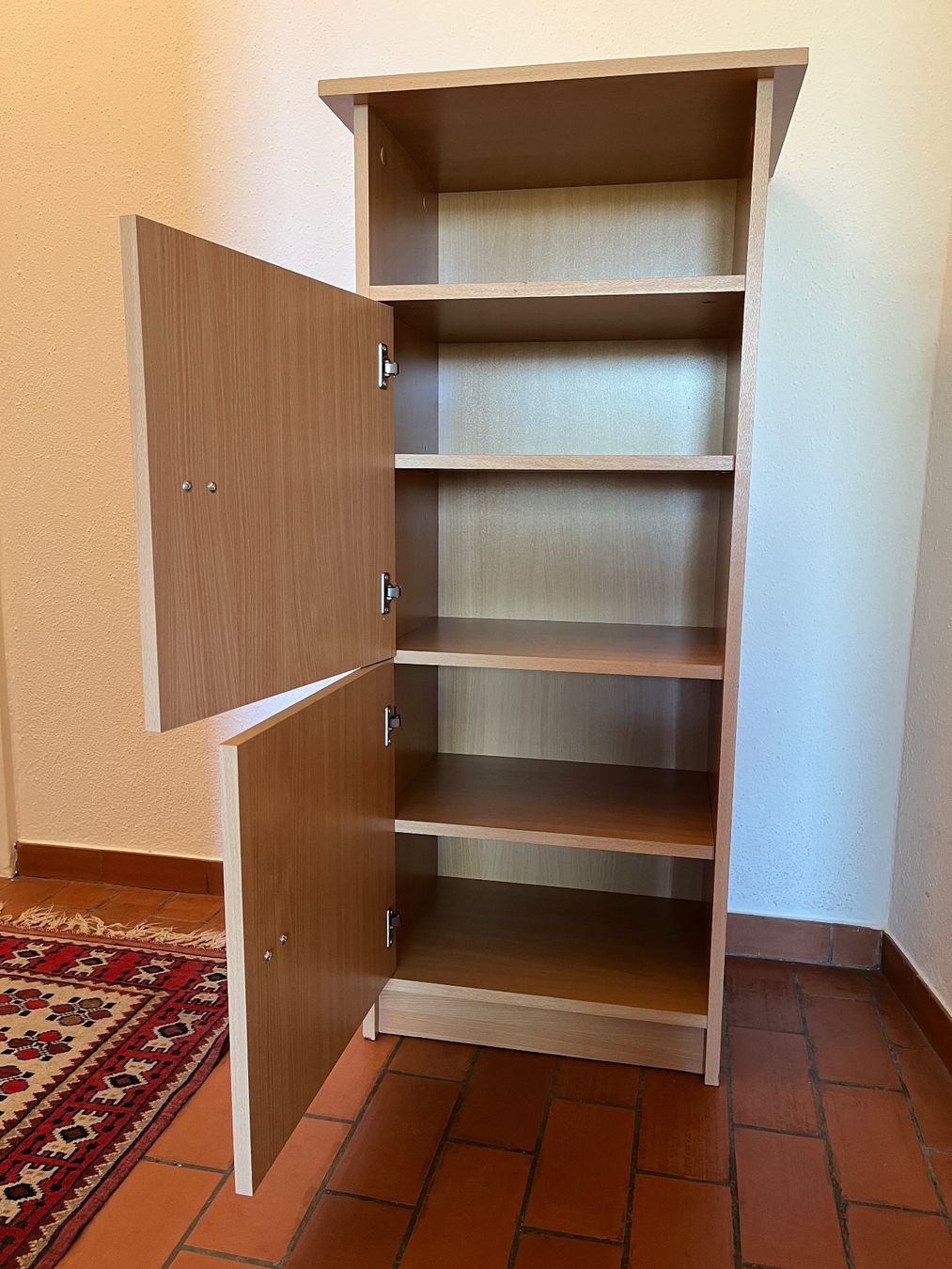 Armadi: Heller Holzschrank mit Türen – Usato da Meilen venduto da Mofline 1