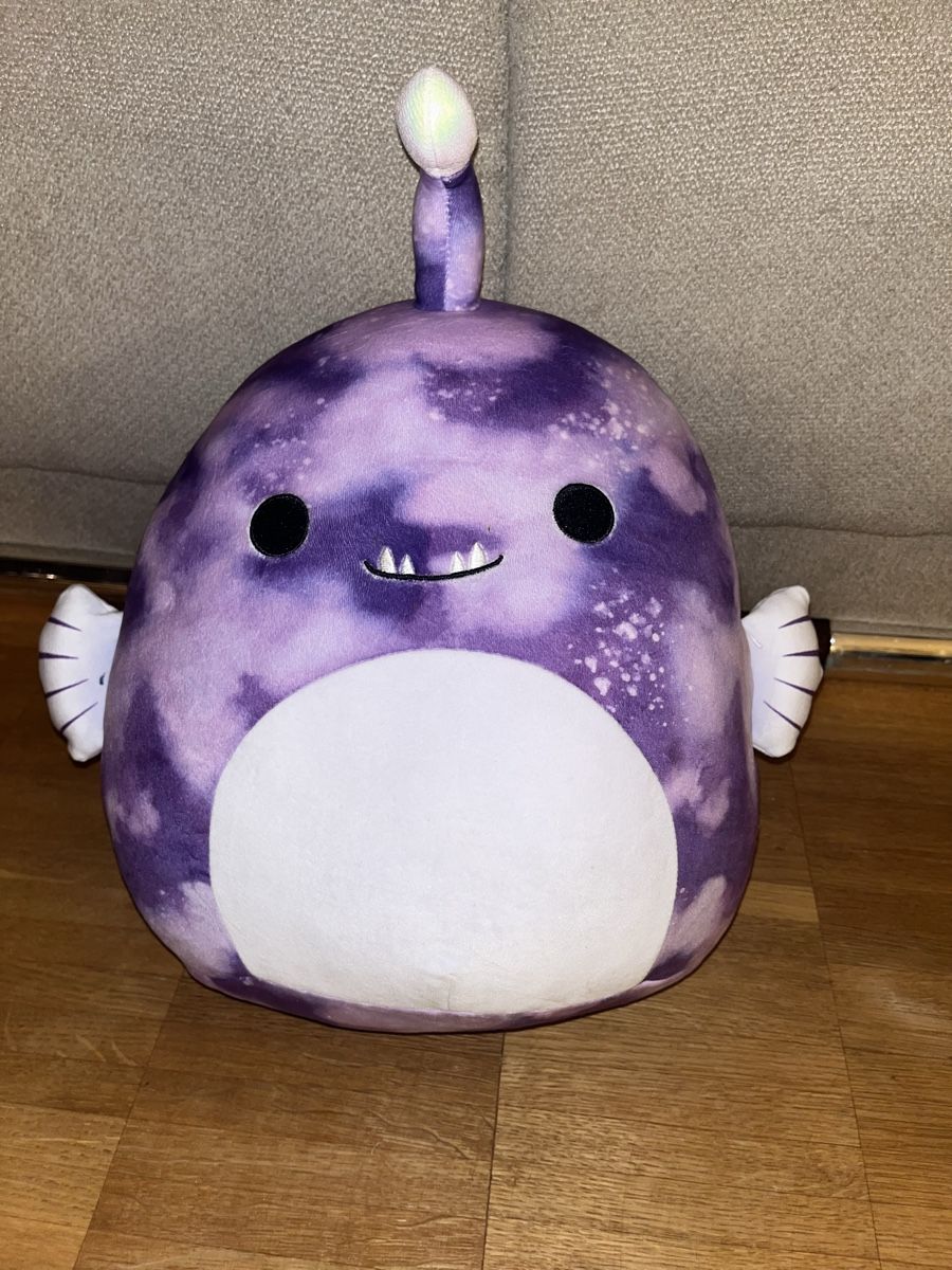 Squishmallows Giocattoli: Grosser Squishmallow Phil der Anglerfisch 40cm – Usato da Russikon venduto da Leks4