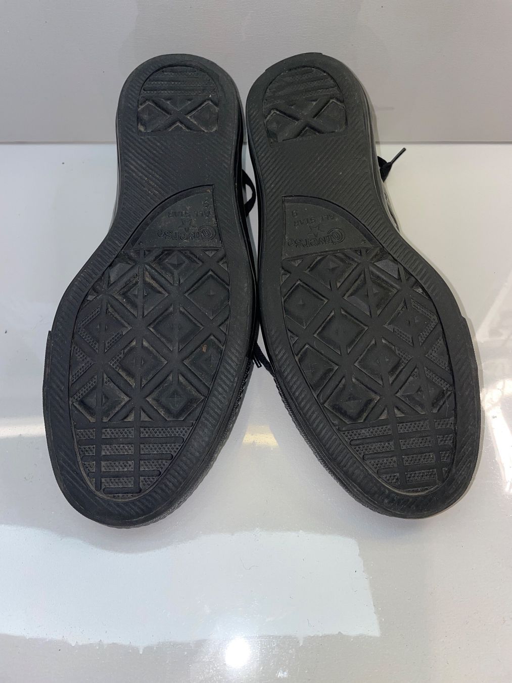 Converse Chaussures hommes: komplett schwarze Leder Converse  'ALL STAR' in Grösse 42.5 – D'occasion à Wolfhausen par Mawere 3