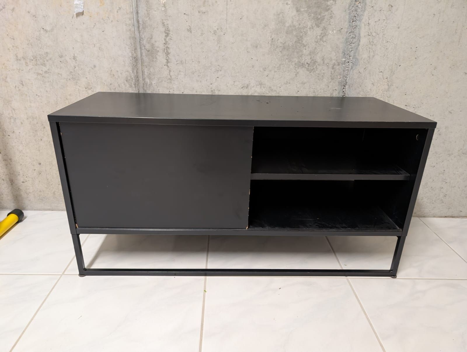 Meubles TV: Kleines Sideboard Schwarz – D'occasion à Ehrendingen par jazjef 1