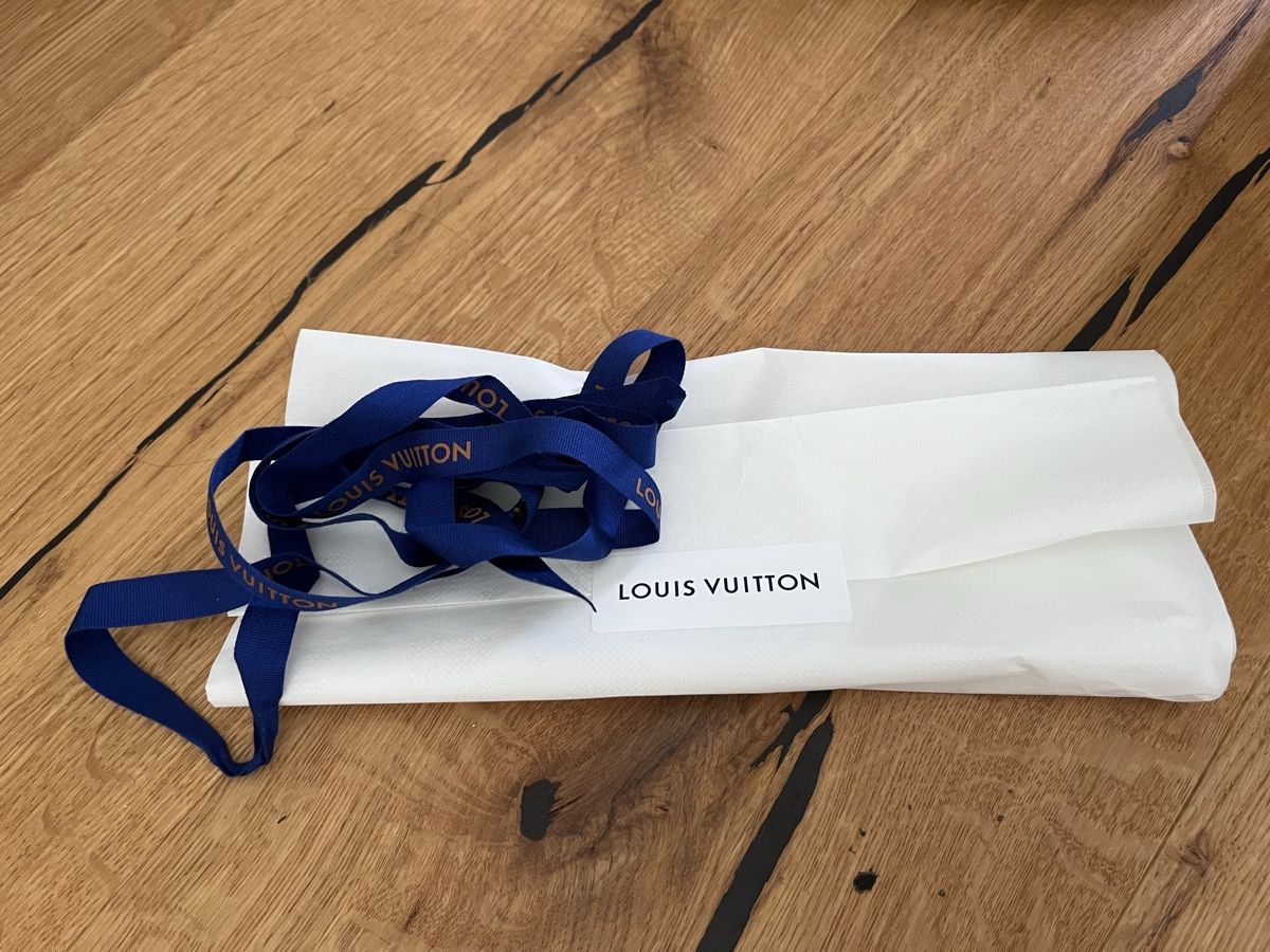 Louis Vuitton Parfums & Eau de Toilette: Louis Vuitton Elves Eau de Parfum 100ml Boxed – Neuf avec emballage d'origine à Reinach BL par pinklemonade 7