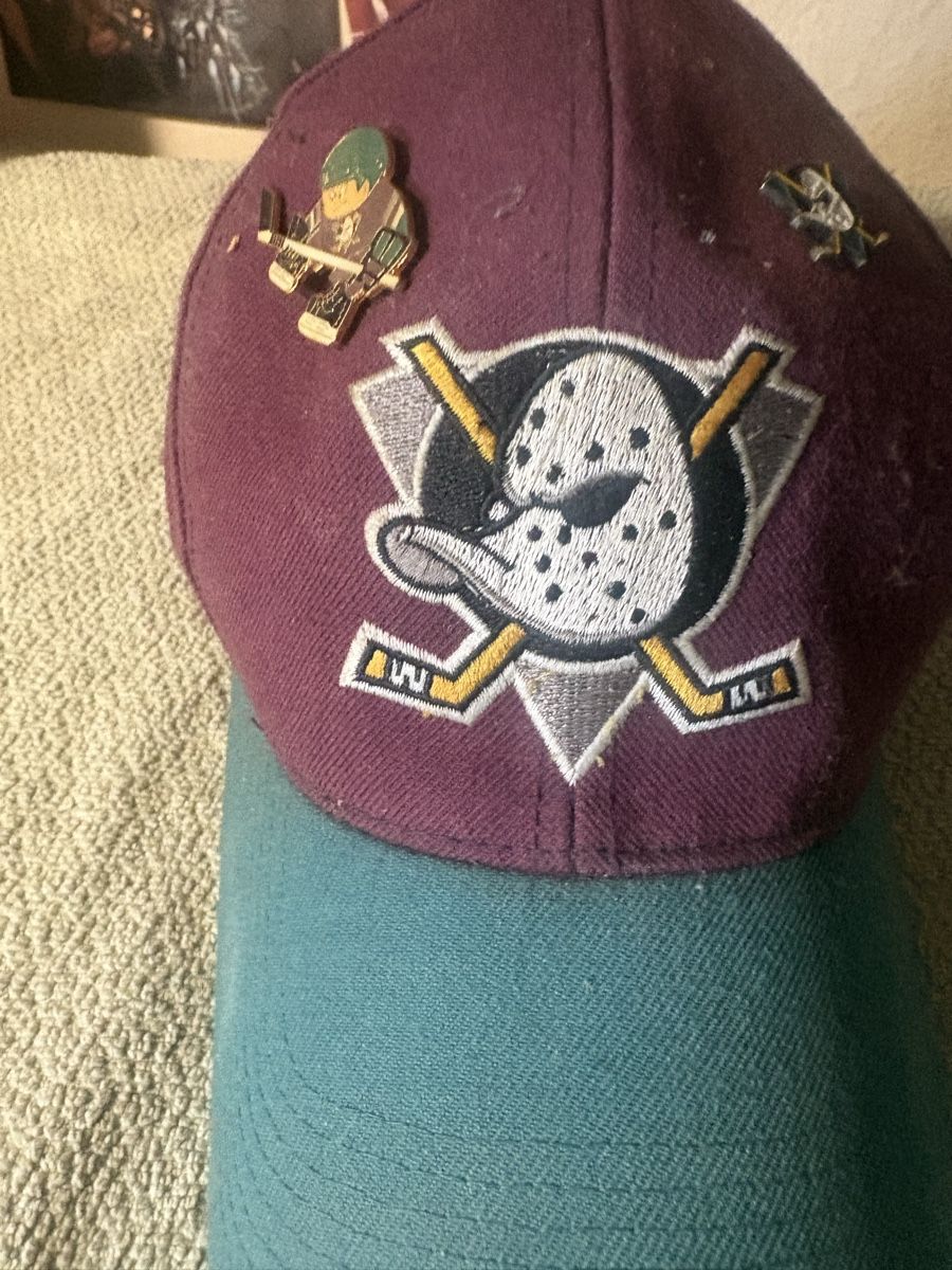 Altro in  Abbigliamento & Accessori: Cap  Anaheim Mighty Ducks  mit Pins – Usato da Balsthal venduto da hammer008