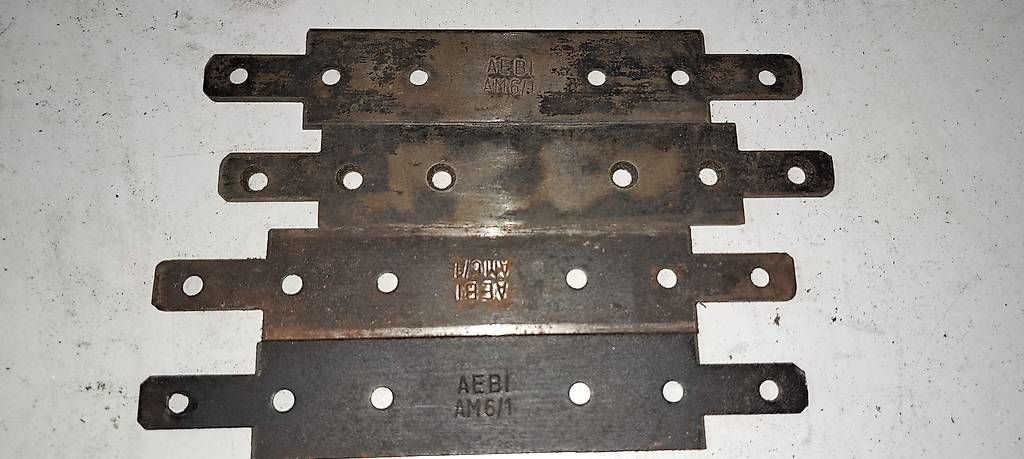 Accessori Trattori &Veicoli agricoli: 4 .Aebi Fürungsplatten – Usato da Wädenswil venduto da mh012
