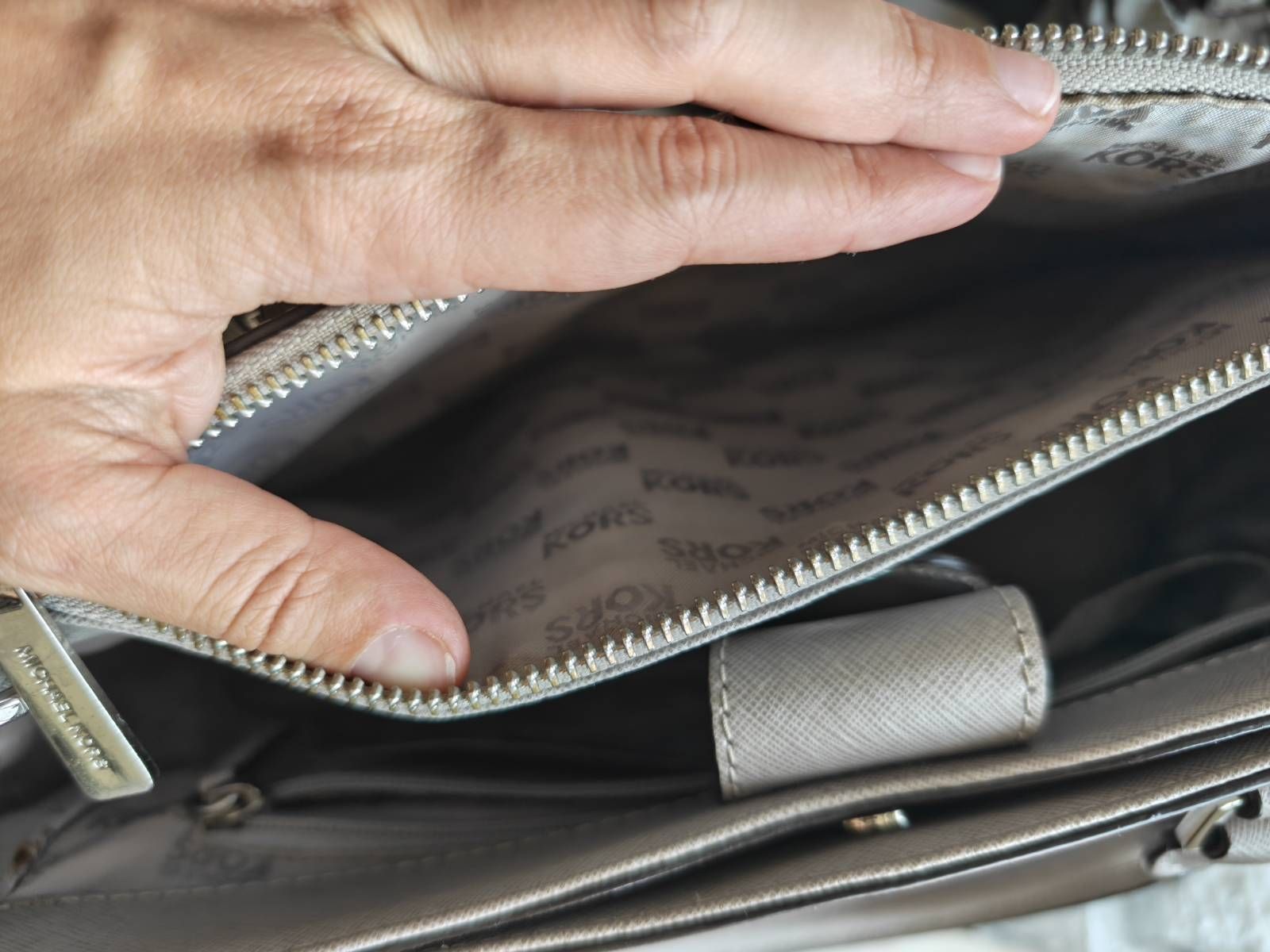 Michael Kors Taschen für Damen: Tasche Michael Kors – Gebraucht aus Zürich von MAG_b6zd 9