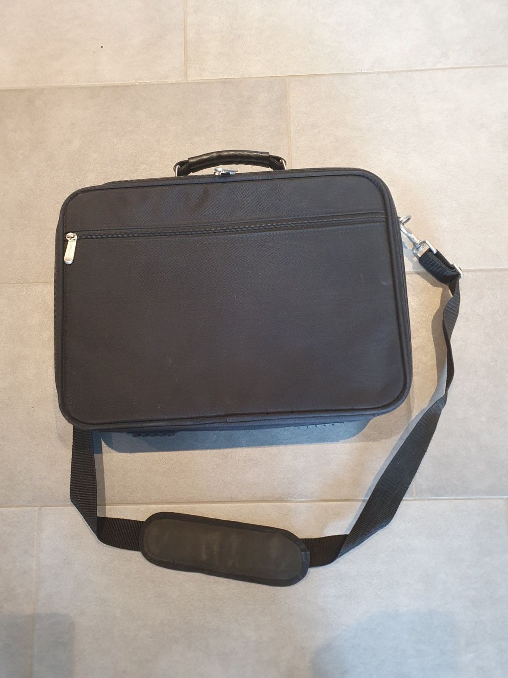 Targus Borse: Targus Laptop Tragetasche 15" – Usato da Radelfingen b. Aarberg venduto da mts_h8kq 1