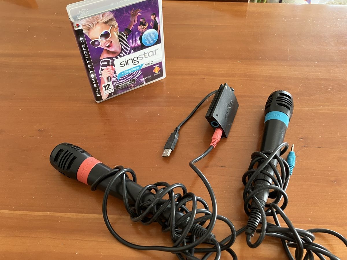 Jeux: Singstar Vol.2 mit 2 Mikrofonen PlayStation 3 – D'occasion à Thun par Liliane016