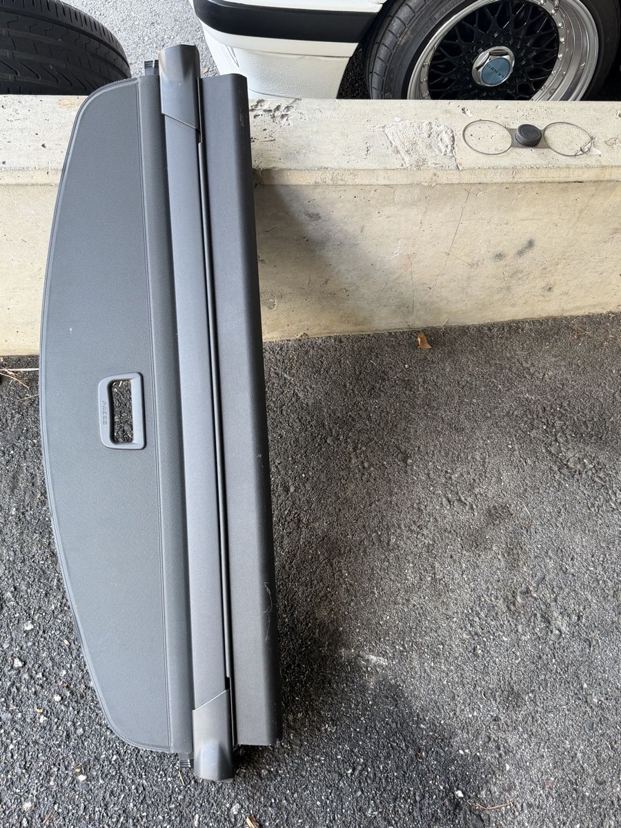 Seat Toutes les pièces auto: Kofferraumabdeckung Seat Leon ST  – D'occasion à Kaltbrunn par matt390