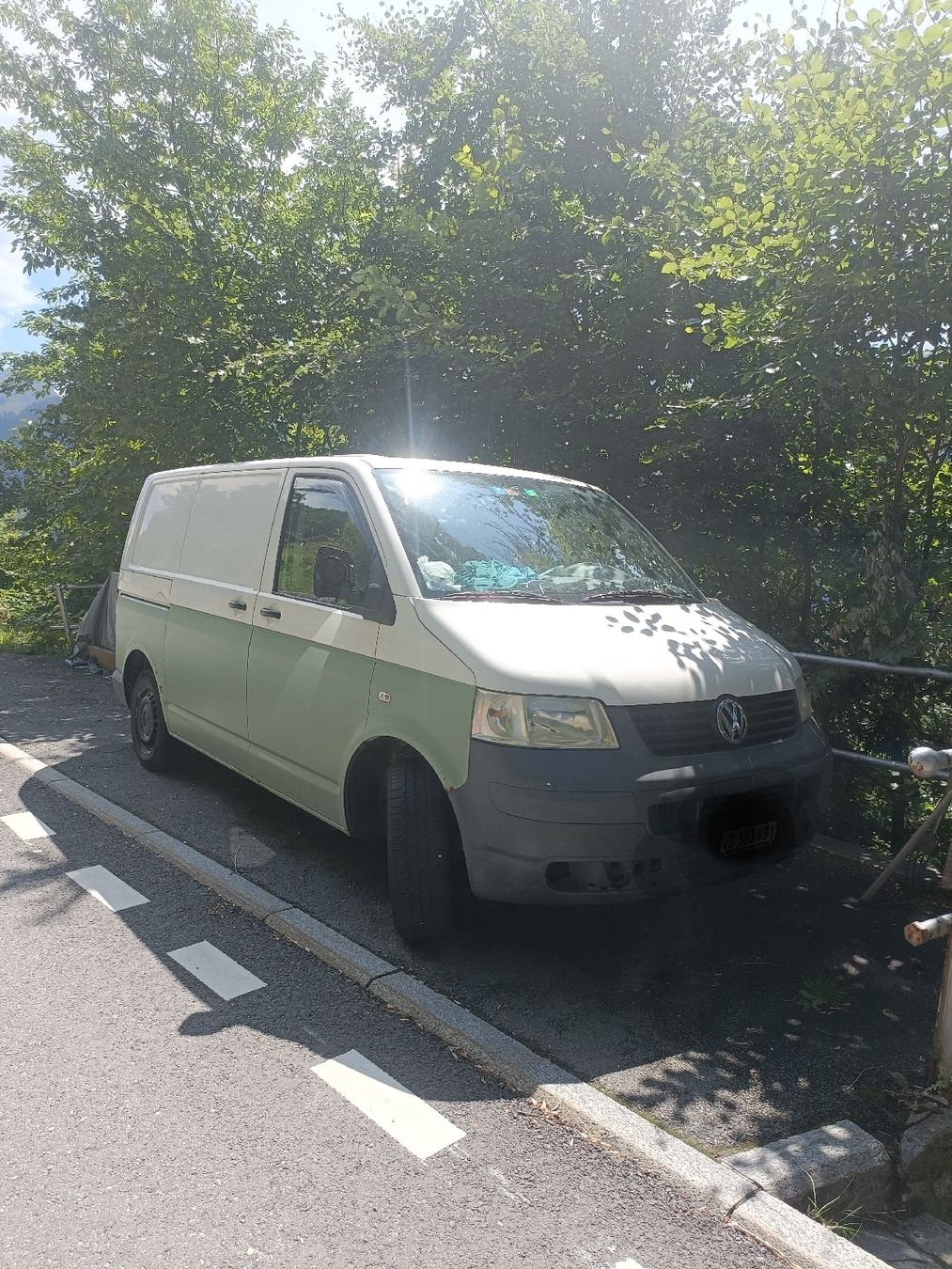 VW Camping Fahrzeuge: volkswagen T5 défectueux – Defekt aus Bex von Maxime_1980 2