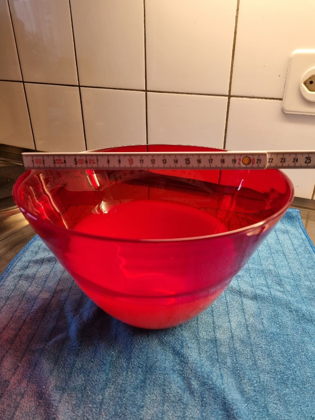 Schalen: Salatschüssel Glasschale rot – Neu (gemäss Beschreibung) aus Aesch BL von mutti04 2