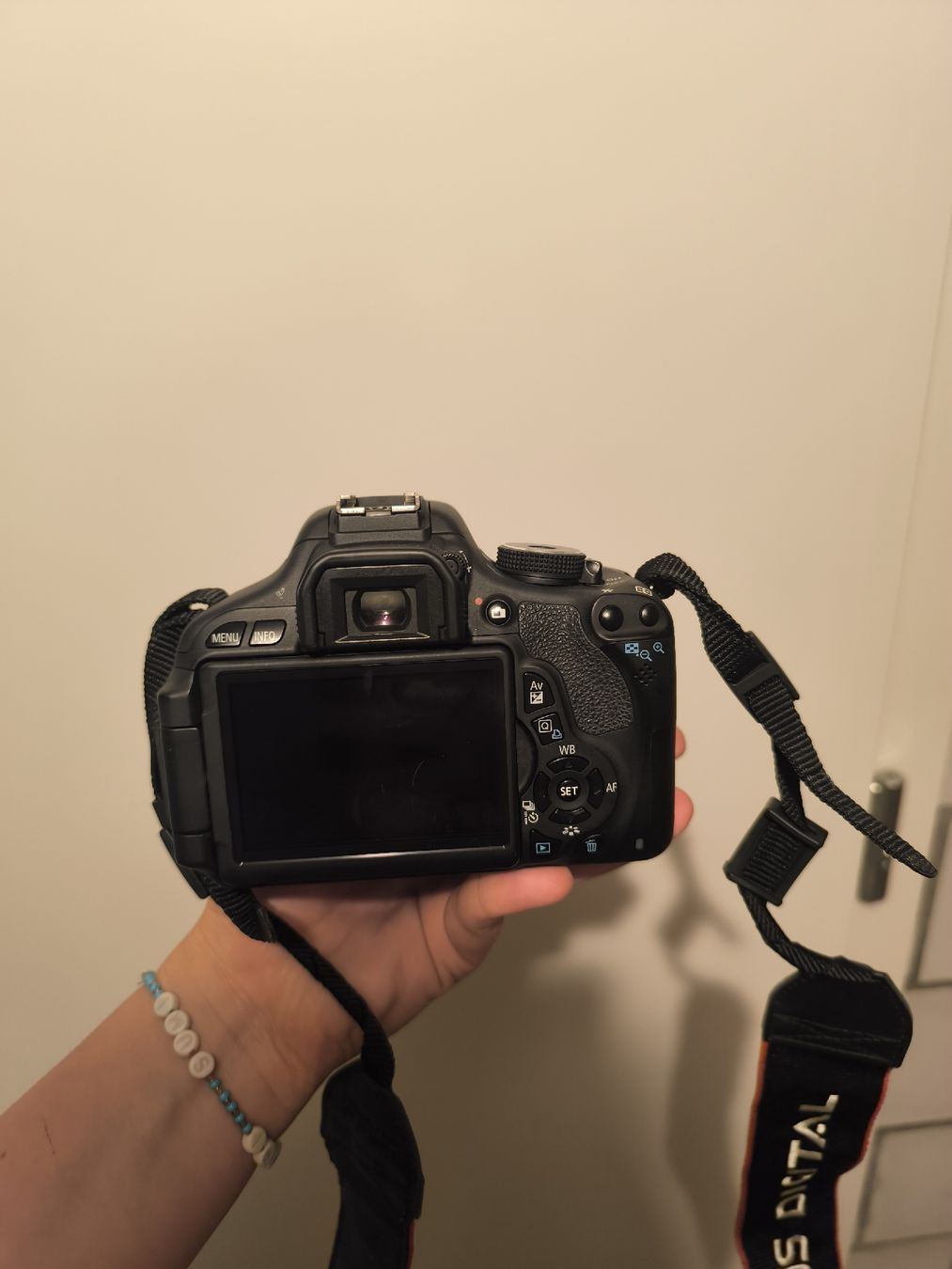 Canon Fotocamera: Canon EOS-  Spiegelreflexkamera - Top Zustand! – Usato da Toffen venduto da Larissyy 2