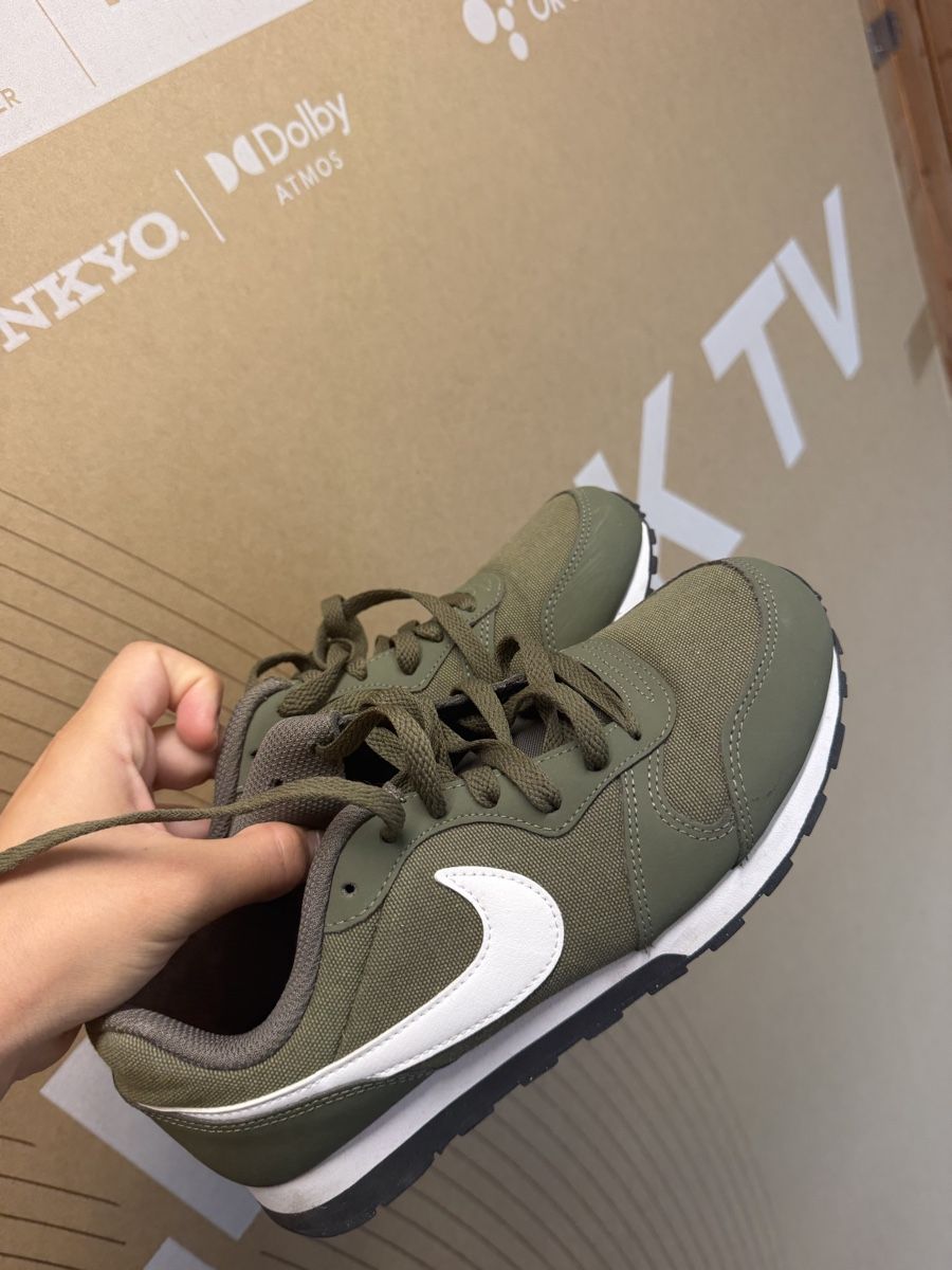 Nike Chaussures femmes: Nike schuhe Gr.37 – Neuf (Voir description) à Bülach par asy_v9jt 2