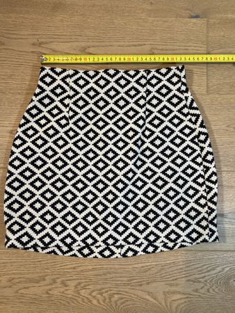 Zara Minirock Gr. XS Schwarz Weiss Geometrisch Top Zustand!