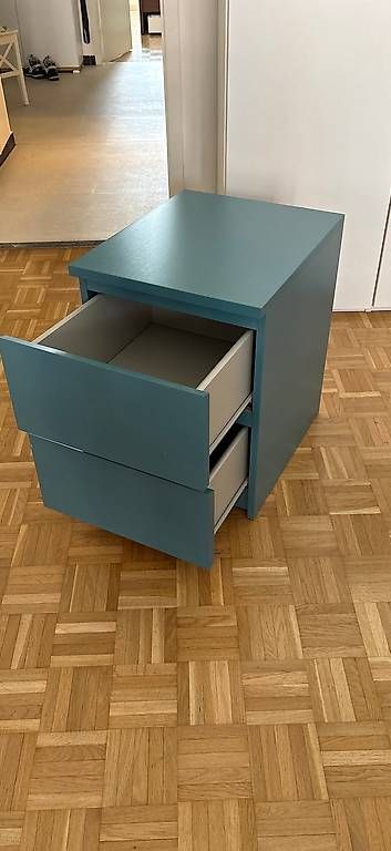 Ikea Comodini: MALM Ikea Nachttisch Blau – Usato da Basel venduto da Jimdrix 1