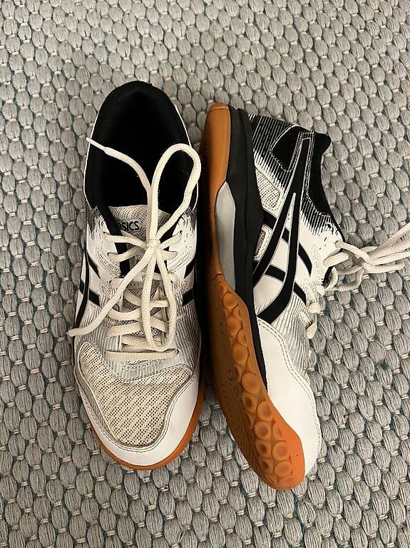 Asics Scarpe da donna: Hallenschuh Asics Gr. 38 – Usato da Wabern venduto da ricar4do 1