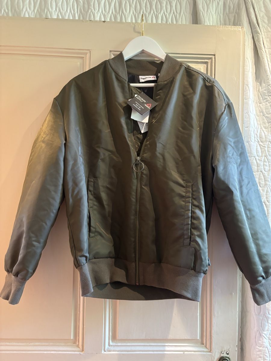 Reebok Giacche: Reebok veste new – Nuovo e nell'imballaggio originale da St-Légier- La Chiésaz venduto da anh_9289