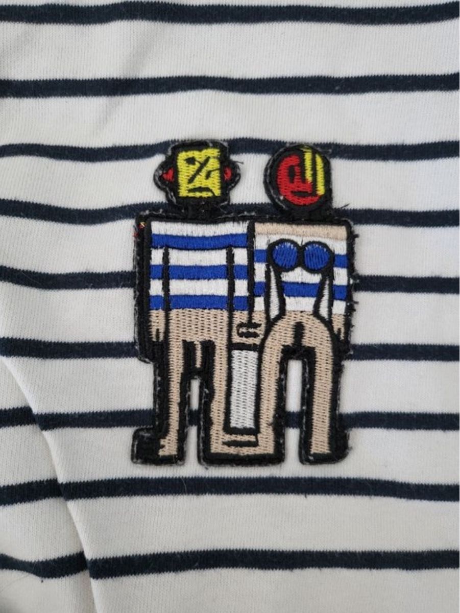 Desigual Maglioni & Felpe: Desigual striped sweater with unique patch detail, size M – Nuovo (secondo la descrizione) da Bern venduto da nui_6vmk 1
