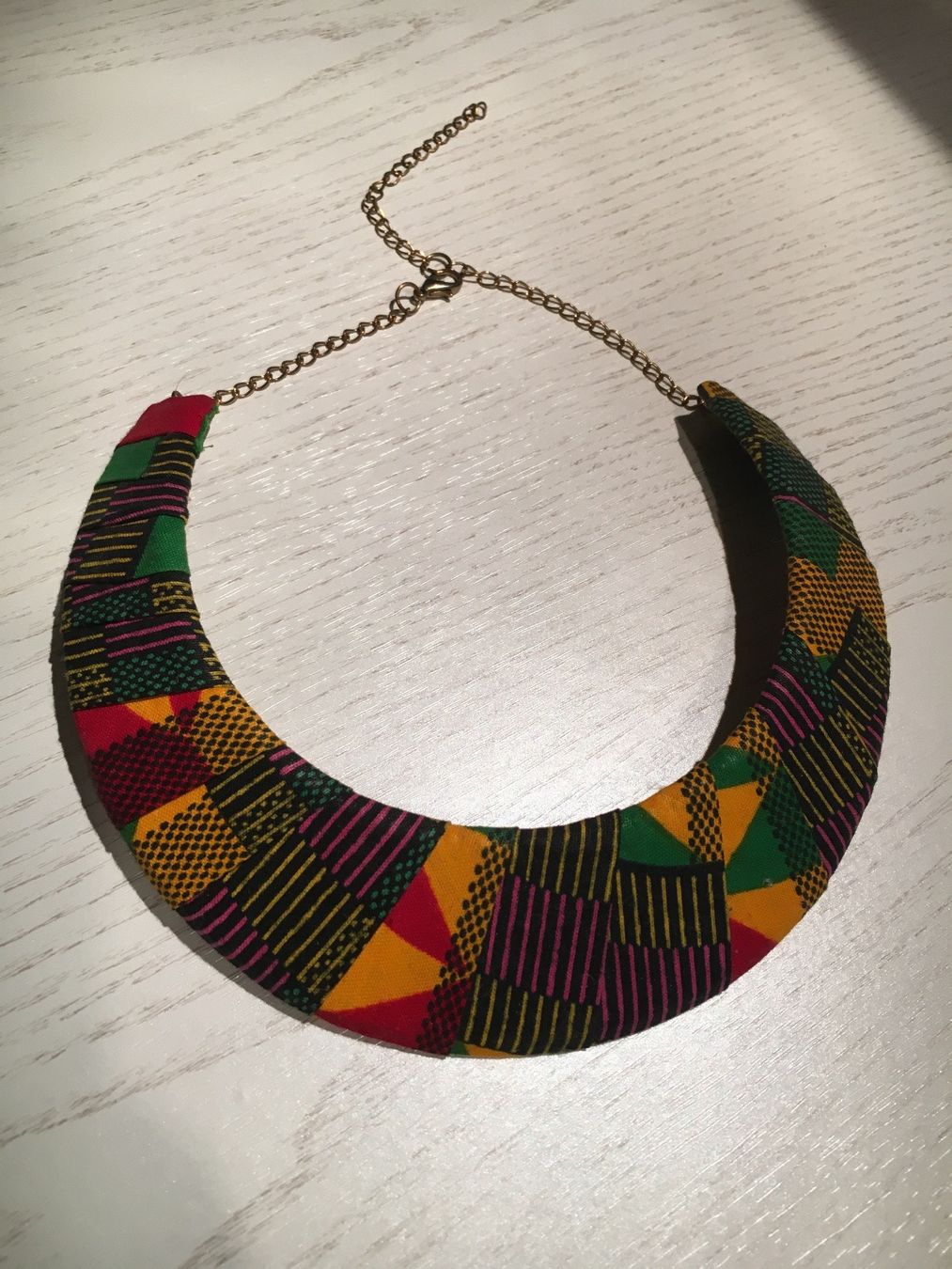 Catenine: Collier africain en tissu – Usato da Marly venduto da sehlin