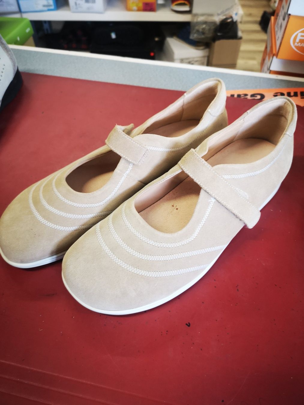 Helvesko Damenschuhe: Helvesko – Neu und originalverpackt aus Möhlin von Highwaytom