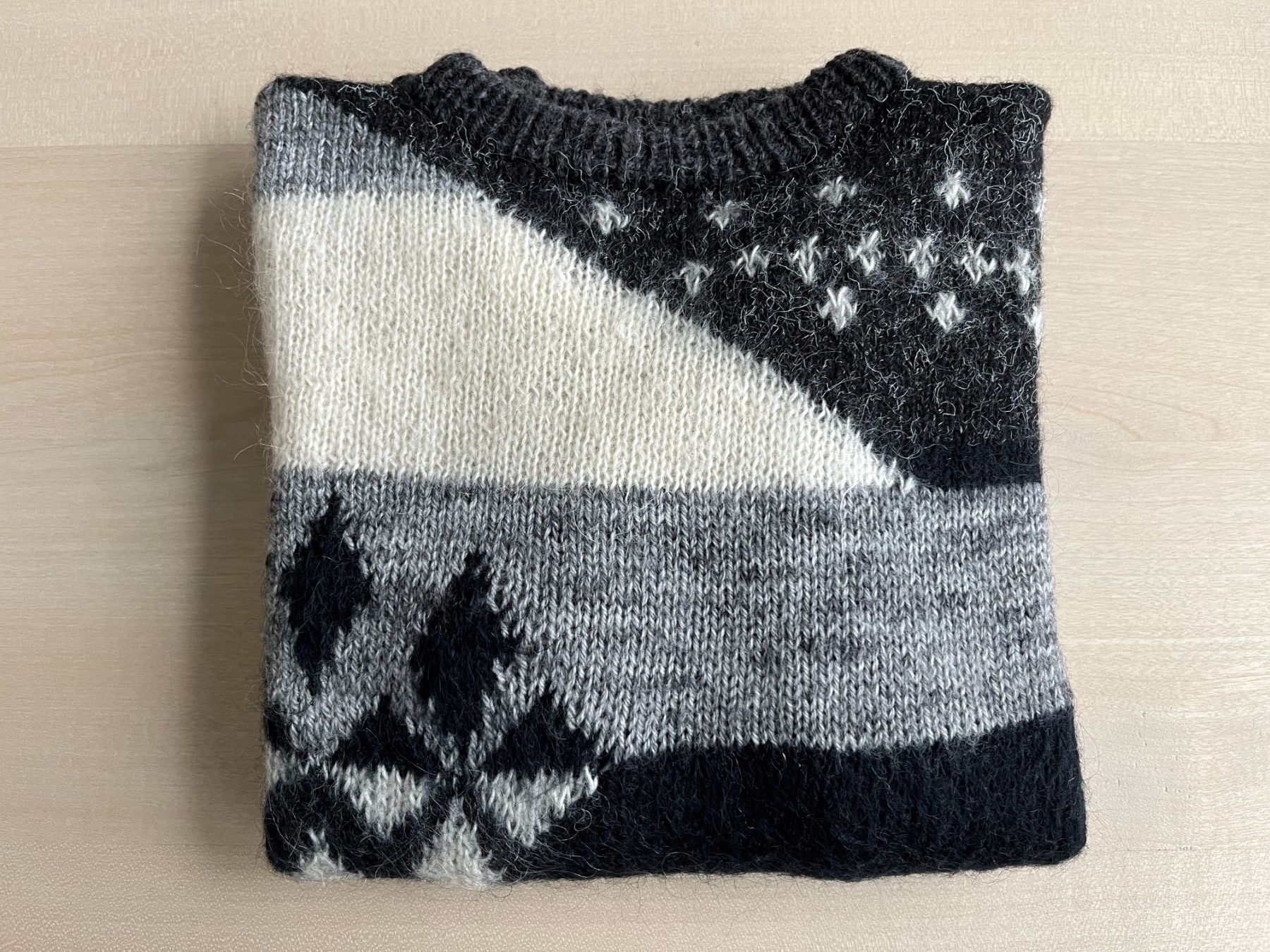 Pullover & Sweatshirts: Strickpullover gemustert schwarz grau gebraucht Zustand – Gebraucht aus Uetendorf von Florabella01 2