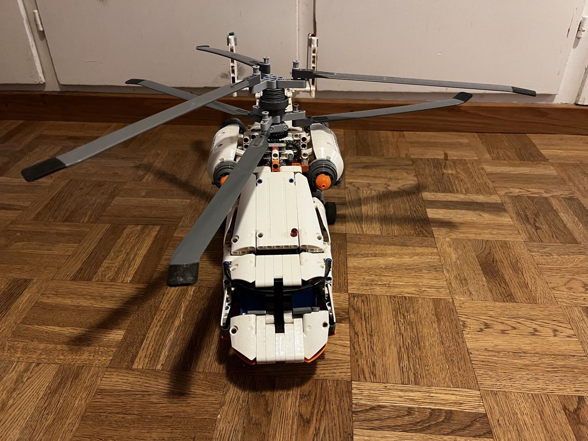 Lego Kit di costruzioni: LEGO Technic 42052 Heavy Lift Helicopter, gebraucht  – Usato da Zürich venduto da lin_t7wr 1