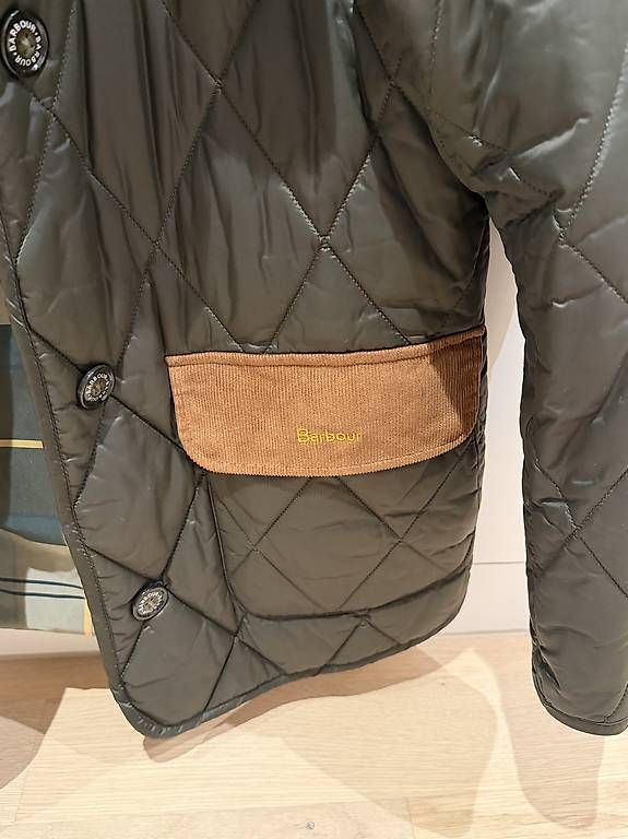 Giacche: Barbour Steppjacke | olivgrün  – Nuovo e nell'imballaggio originale da Wettingen venduto da Lamadeux 1