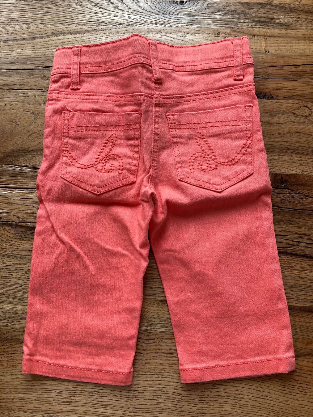 Pantaloni: Leuchtend orange Capri-Jeans, Gr. 116 – Usato da Gossau ZH venduto da Roli1 1