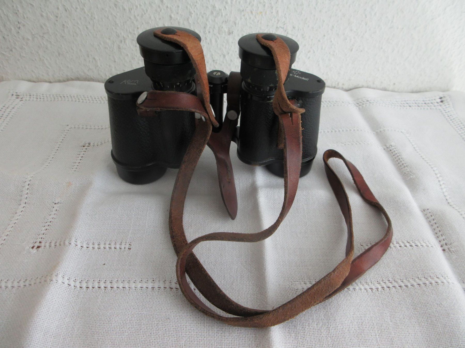 Schweizer Armee Binocoli: Feldstecher Kern 1946 Armee-Modell, 6x30 – Usato da Binningen venduto da mondoantico