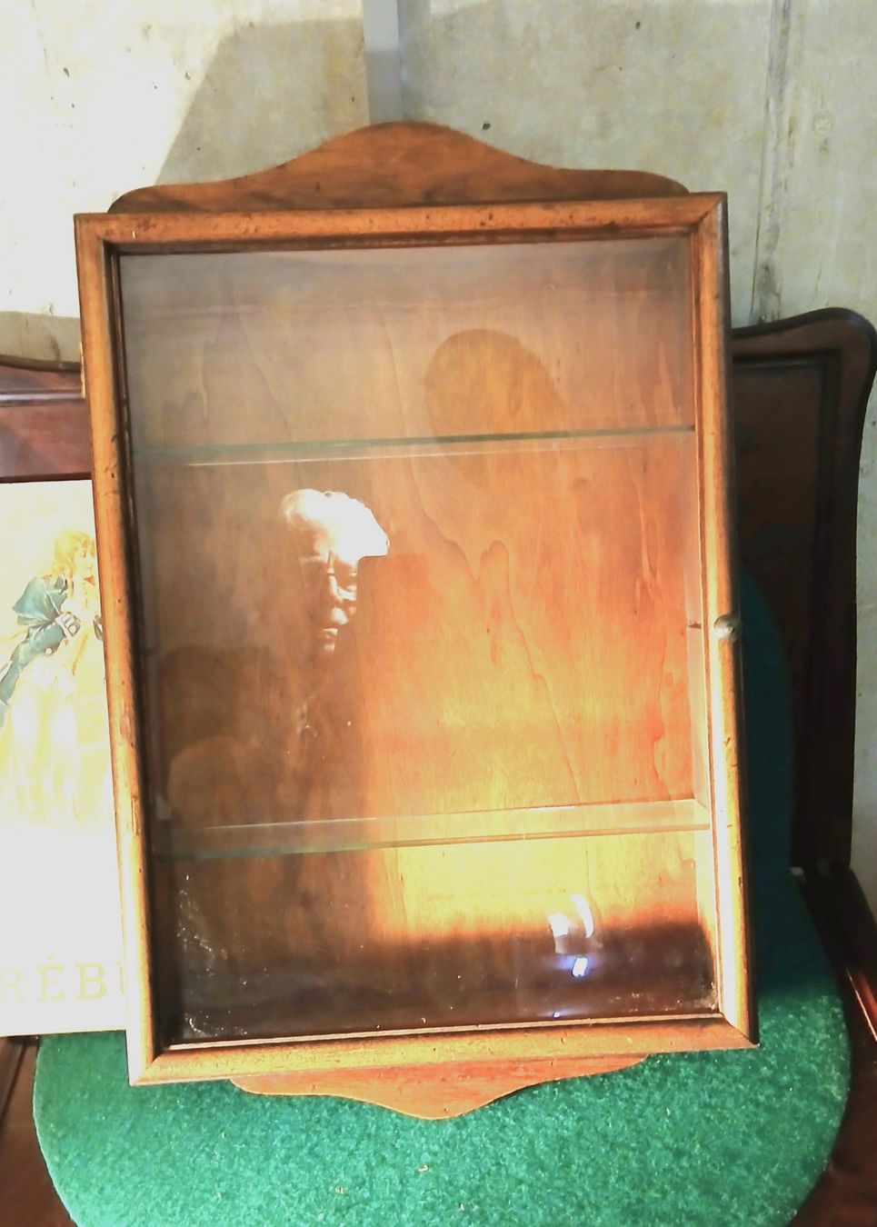 Vitrinen: Charmante petite ancienne vitrine – Neu (gemäss Beschreibung) aus LE MONT-SUR-LAUSANNE von CHOCO04