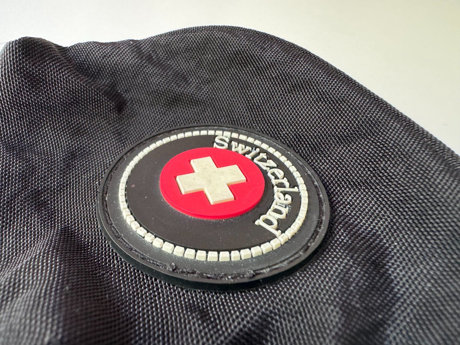 Altro in  Abbigliamento & Accessori: Petite trousse Switzerland noir – Usato da Genève venduto da Reveur 3