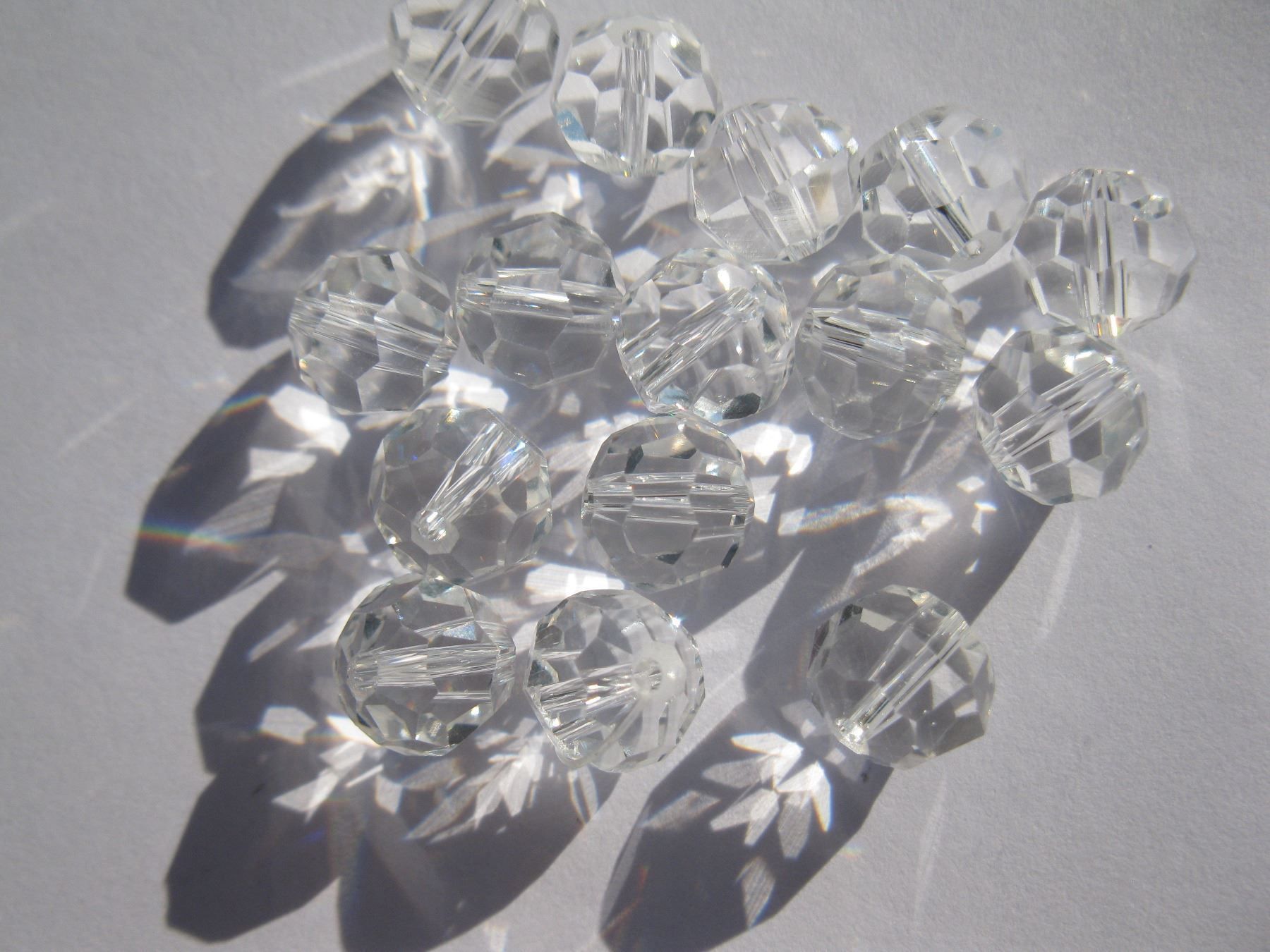 Perle (finte): 25 Glasperlen facettiert, klar, 8mm – Nuovo e nell'imballaggio originale da St. Margarethen TG venduto da LuanaKa 1