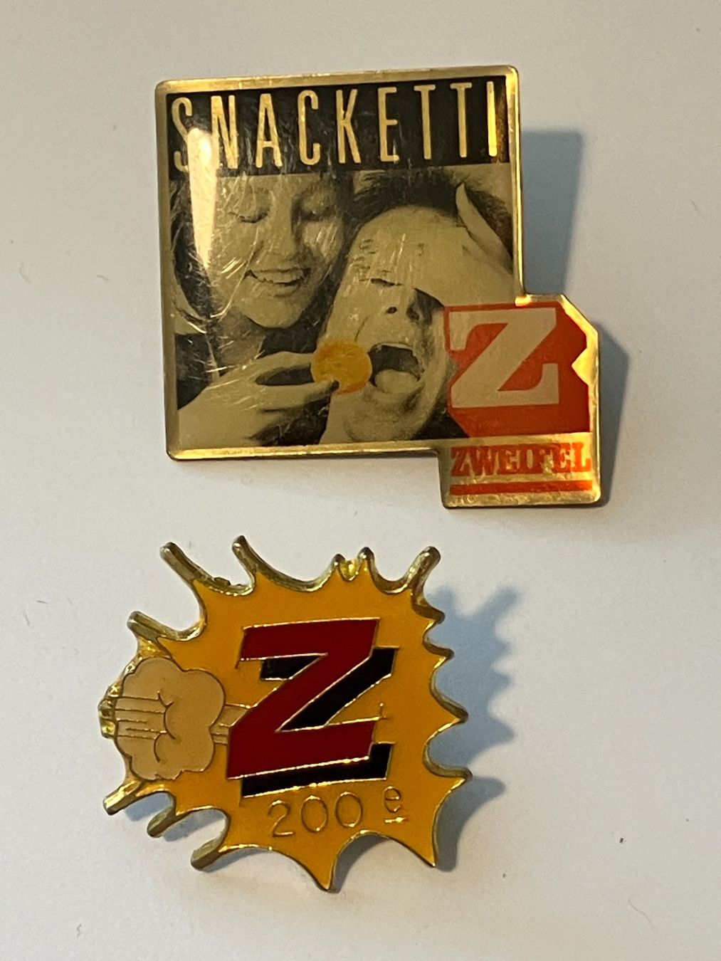 Placchette & Badge: 2 Pin Zweifel Chips – Usato da Basel venduto da djwwpp