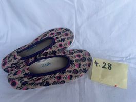 Gr. 28 / Turntäppelis Blumenmuster / ballerines motif fleurs