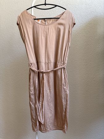 Robe d’été ceinturée soie peau/nude Hugo Boss, t.38/M