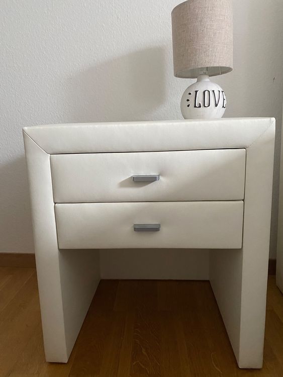 Bedside tables x2/ Table de chevet x2 Kaufen auf Ricardo