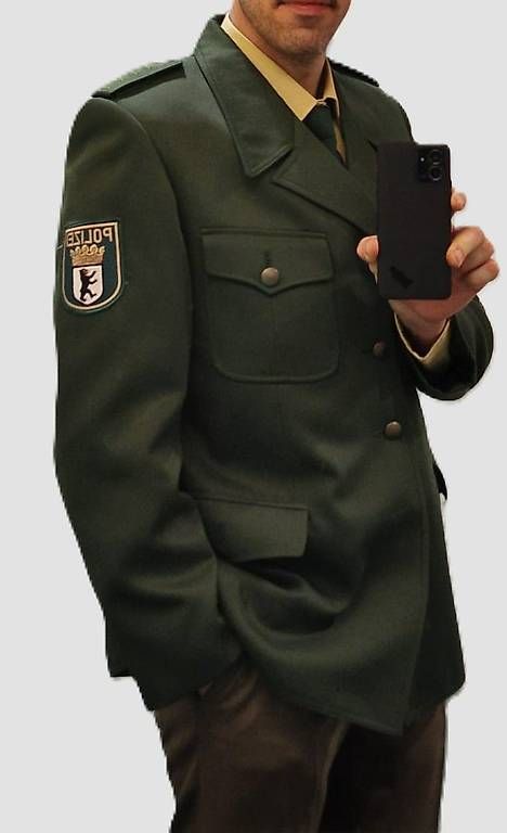 Uniformen: Original Berliner Polizeiuniform – Gebraucht aus Oberentfelden von Danirichner