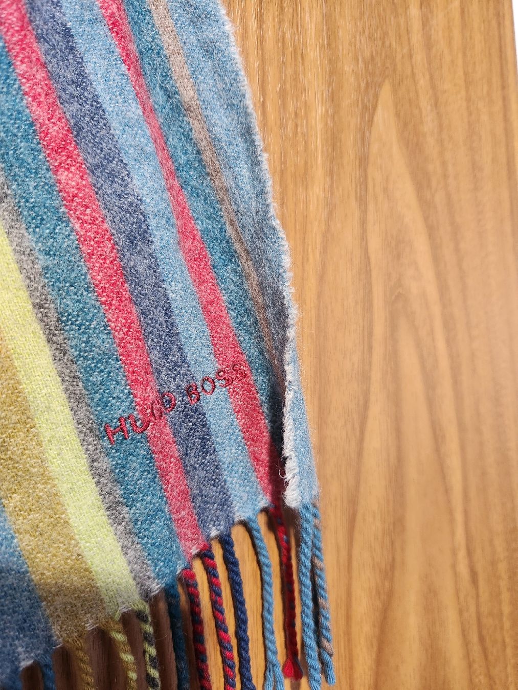 Hugo Boss Foulards, Tücher & Schals: Écharpe BOSS Hugo Boss rayée cachemire 100%  – Gebraucht aus Niedergösgen von Eva2410 6